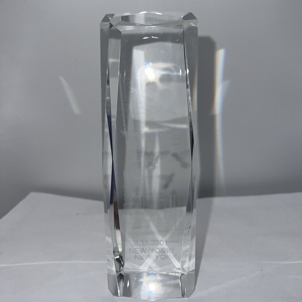 3D New York‎ WTC Laser Etched Glass Twin Towers Paper Weight 9-11 NYC 6" W/doves